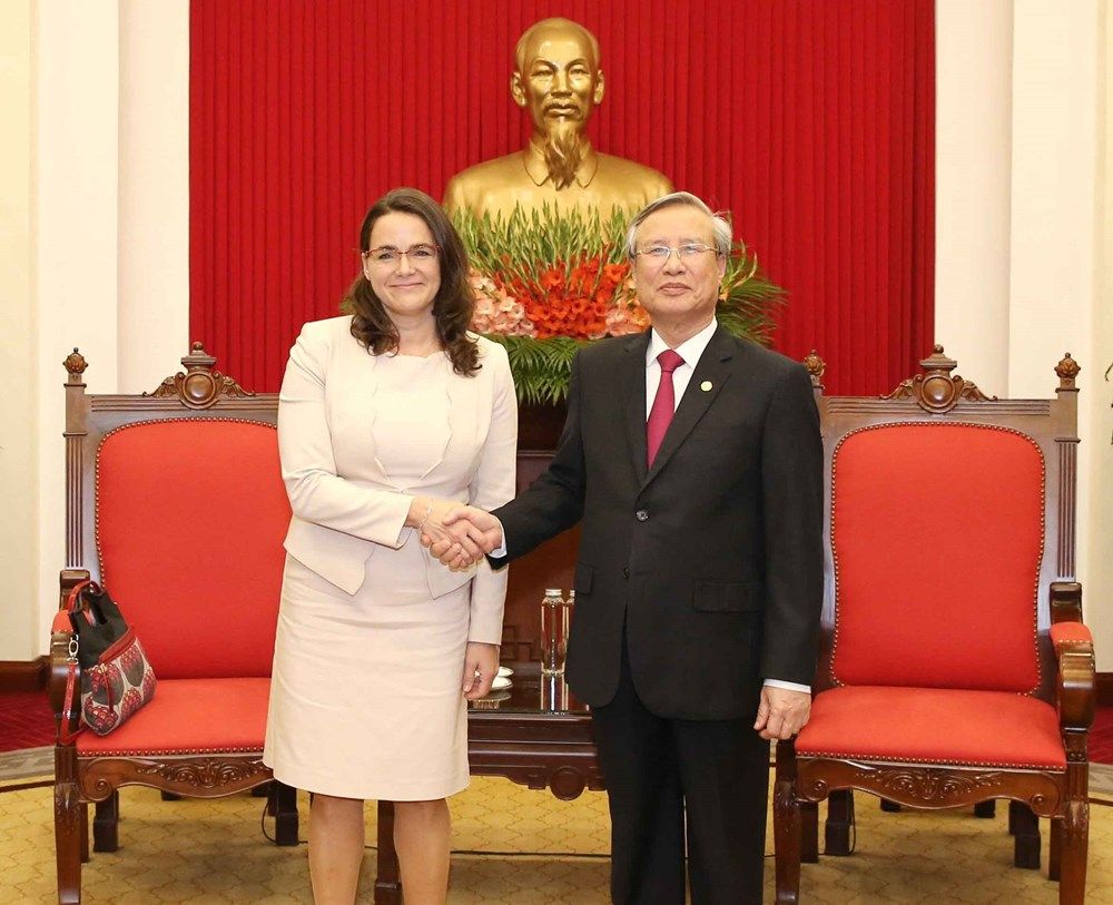 vietnam hopes for stronger cooperation with hungary