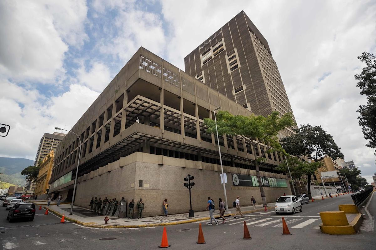 (01.09) Ngân hàng Trung ương Venezuela cho biết nước này đã chính thức thoát khỏi chu kỳ siêu lạm phát kéo dài từ năm 2017. (Nguồn: Parisbeacon)