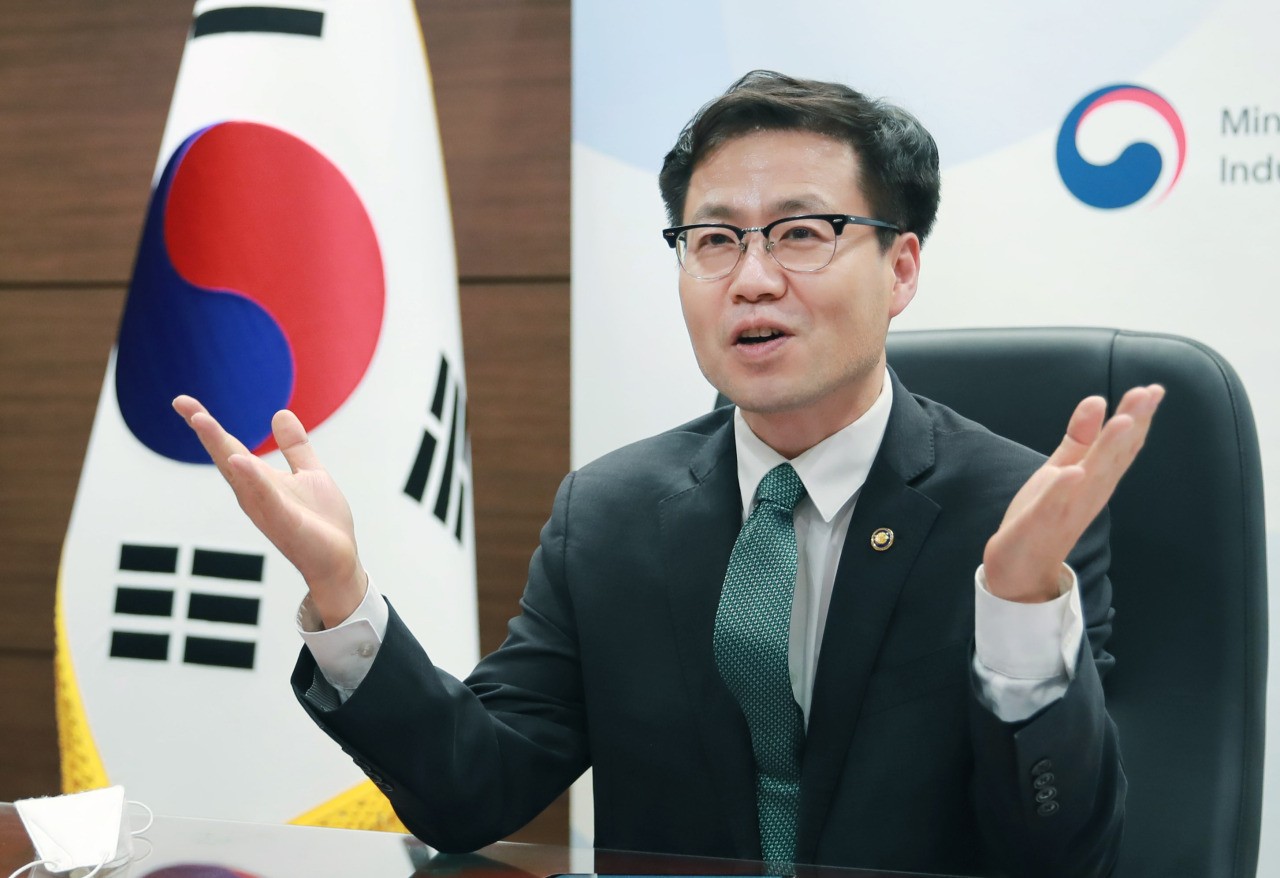 (01.09) Trưởng ban đảm phán thương mại Hàn Quốc Yeo Han-koo phát biểu trong cuộc thảo luận với đại diện 10 nước đối tác về nối lại và ổn định chuỗi cung ứng. (Nguồn: YNA)