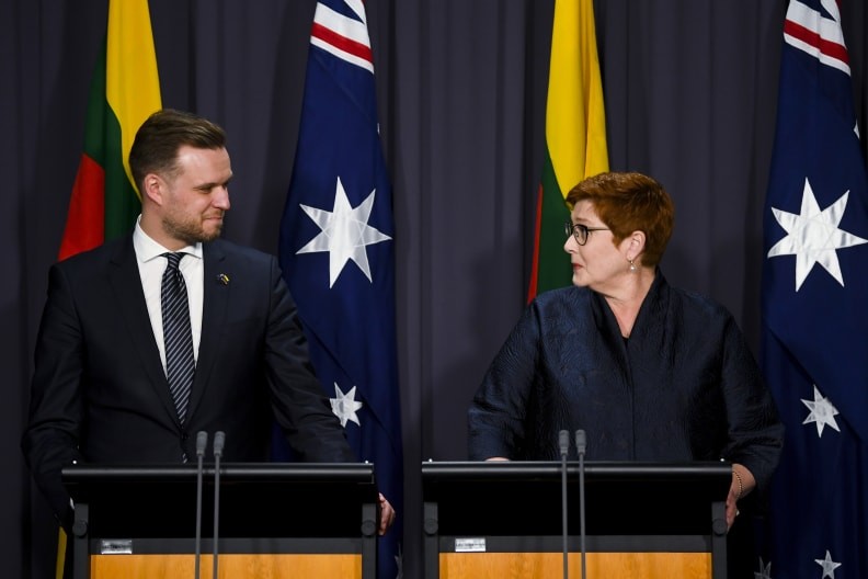 (02.09) Ngoại trưởng Australia Marise Payne tiếp người đồng cấp Litva Gabrielius Landsbergis ngày 9.2 tại Tòa nhà Quốc hội Australia. (Nguồn: AAP)