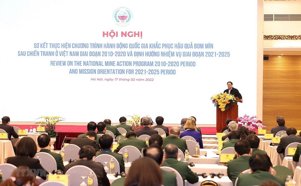 (02.17) Toàn cảnh hội nghị Hội nghị sơ kết thực hiện chương trình hành động quốc gia khắc phục hậu quả bom mìn sau chiến tranh ở Việt Nam giai đoạn 2010-2020 và định hướng nhiệm vụ giai đoạn 2021 - 2025 (Chương trình 504). (Nguồn: TTXVN)