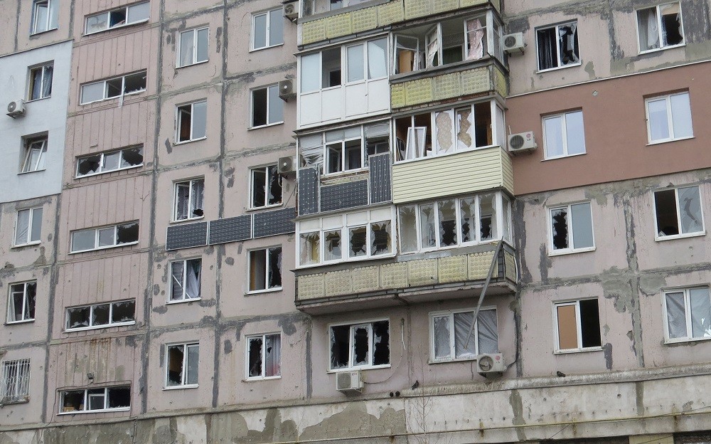 (03.05) Một khu nhà ở thành phố Mariupol, Ukraine. (Nguồn: Reuters)