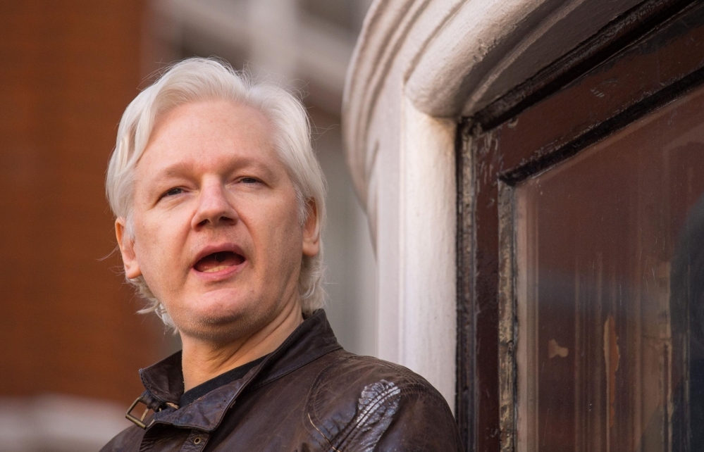 Anh bất ngờ bắt giữ nhà sáng lập WikiLeaks Julian Assange sau 7 năm lẩn trốn