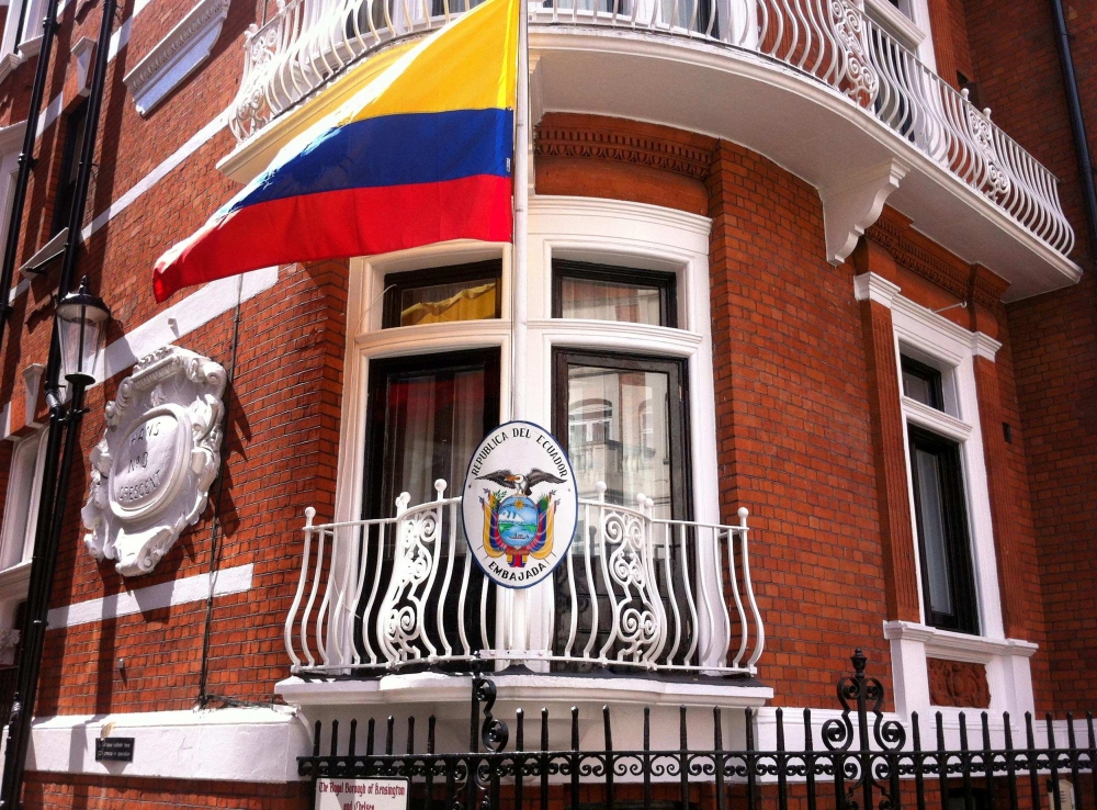 ecuador cha de wikileaks loi dung dai su quan nuoc nay lam trung tam gian diep