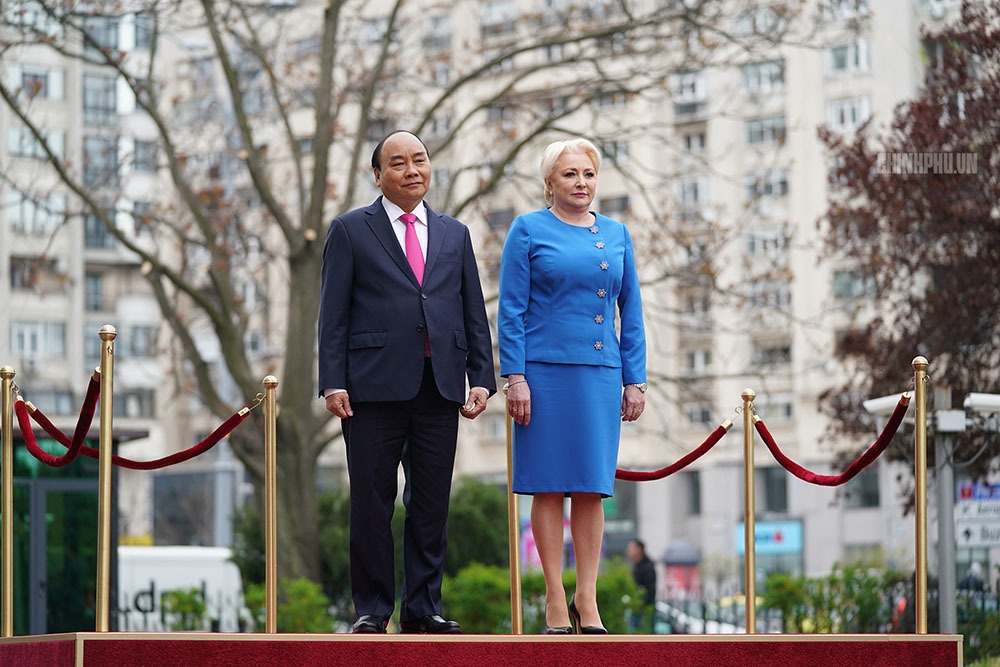 romanian pm hosts welcome ceremony for vietnamese pm nguyen xuan phuc