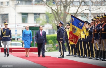 Thủ tướng Romania chủ trì lễ đón trọng thể Thủ tướng Nguyễn Xuân Phúc