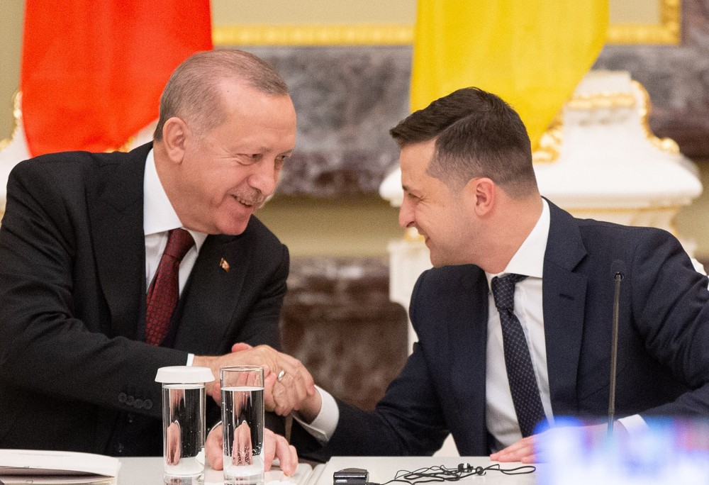 (04.13) Tổng thống Ukraine Volodymyr Zelensky và người đồng cấp Thổ Nhĩ Kỳ Recep Tayyip Erdogan trong cuộc họp báo chung cuối tuần qua tại Istanbul. (Nguồn: Phủ Tổng thống Ukraine)