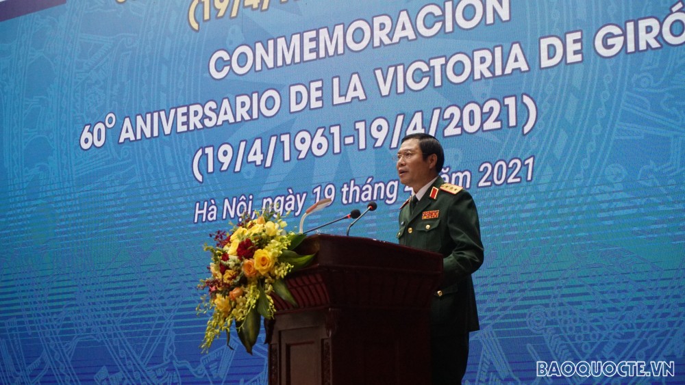 (04.19) Thượng tướng Nguyễn Tân Cương, Ủy viên Trung ương Đảng, Thứ trưởng Bộ Quốc phòng phát biểu tại mít-tinh kỷ niệm 60 năm chiến thắng Hiron của nhân dân Cuba. (Nguồn: Minh Quân)