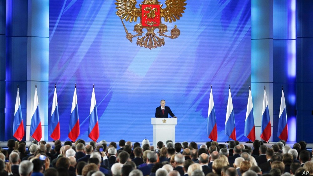 Nước Nga trước thông điệp liên bang của Tổng thống Vladimir Putin: Căng ngoài, khó trong