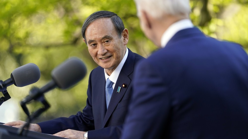 (04.28) Quan hệ đồng minh với Mỹ tiếp tục là trụ cột ngoại giao và an ninh của Nhật Bản – Thủ tướng Nhật Bản Suga Yoshihide trong chuyến thăm Mỹ hồi đầu tháng 4. (Nguồn: Reuters)