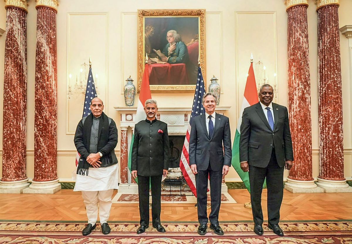 (04.13) Ngoại trưởng và Bộ trưởng Quốc phòng Mỹ, Ấn Độ chụp ảnh tại Đội thoại 2+2 Mỹ - Ấn. (Nguồn PTI)