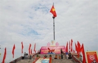Flag-raising ceremony in quang tri marks national reunification day