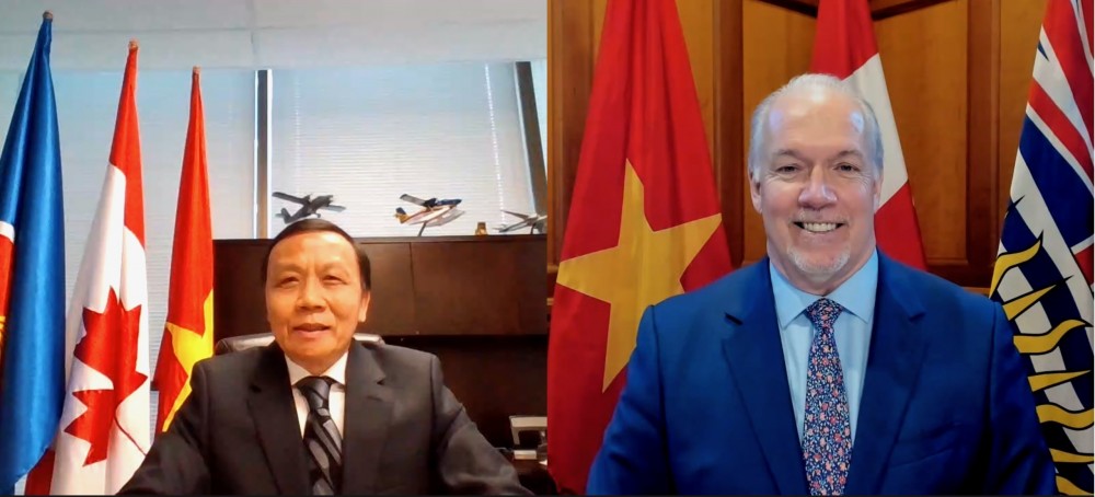 (05.01) Tổng Lãnh sự Nguyễn Quang Trung và Thủ hiến tỉnh British Columbia, John Horgan trong buổi làm việc trực tuyến.