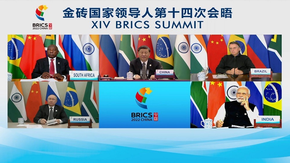 (06.28) Thủ tướng Ấn Độ Narendra Modi, Chủ tịch Trung Quốc Tập Cận Bình, Tổng thống Nga Vladimir Putin, Tổng thống Brazil Jair Bolsonaro và Tổng thống Nam Phi Jacob Zuma dự Hội nghị Thượng đỉnh BRICS trực tuyến ngày 23/6. (Nguồn: CGTN)