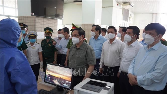 (7.11) Prime Minister Pham Minh Chinh visits Moc Bai - Tay Ninh border gate (Photo VNA)