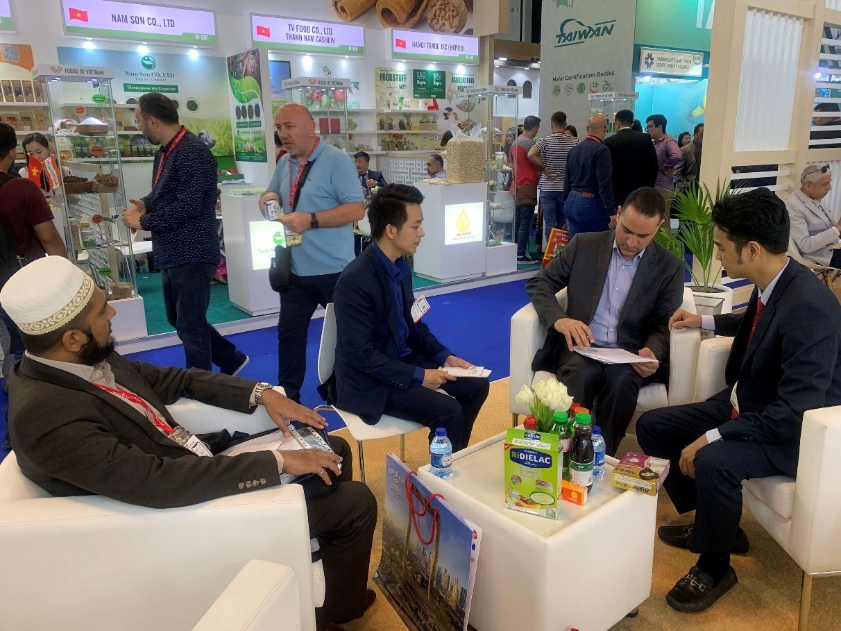 (07.24) Khu vực gian hàng Quốc gia của Việt Nam tại Hội chợ Quốc tế Gulfood Dubai 2020. (Nguồn: Vinamilk)