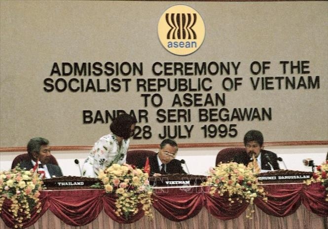 (07.28) Việt Nam đã chính thức trở thành một thành viên trong ASEAN vào ngày 28/7/1995. (Nguồn: TTXVN)