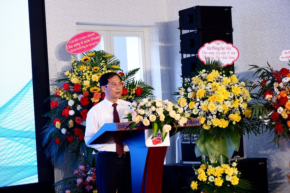 (07.01) Bộ trưởng Ngoại giao Bùi Thanh Sơn đánh giá cao đóng góp của Viện Biển Đông trong 10 năm qua. (Ảnh: Huyền Nguyễn)