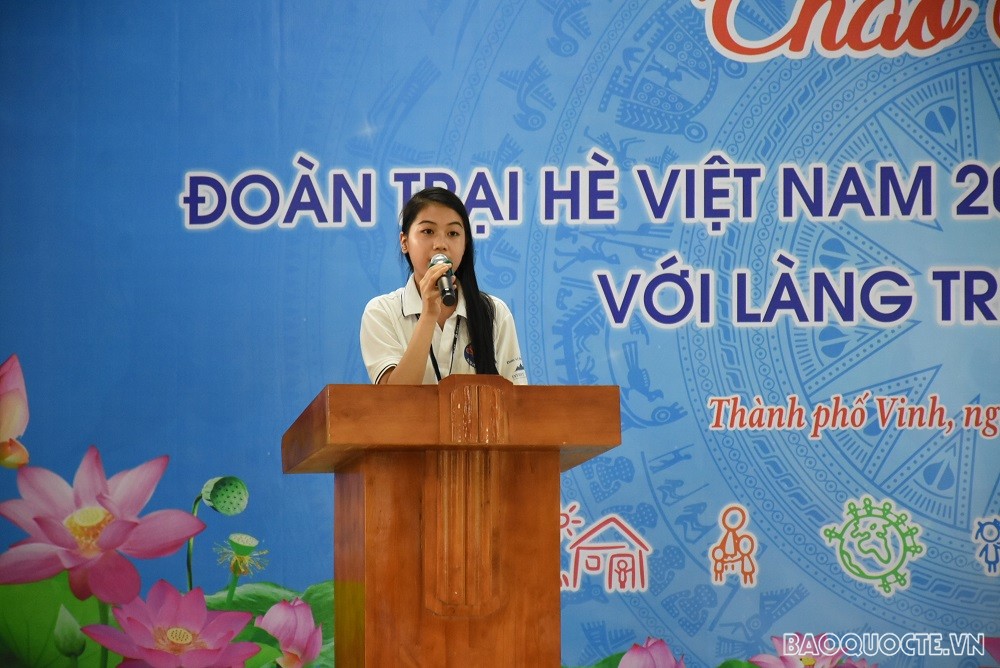 (07.21) Bạn Hoàng Thảo Sandra bày tỏ sự xúc động trước sự tiếp đón của làng trẻ em SOS Vinh với thanh niên kiều bào. (Ảnh: Minh Quân)