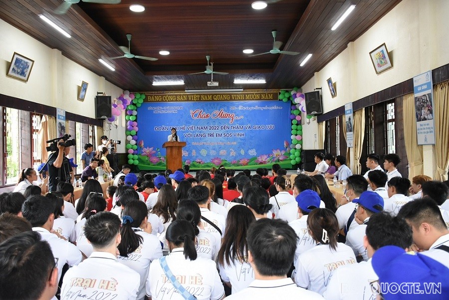 (07.21) Toàn cảnh buổi trao đổi, giao lưu giữa thanh niên kiều bào và làng trẻ em SOS Vinh. (Ảnh: Minh Quân)