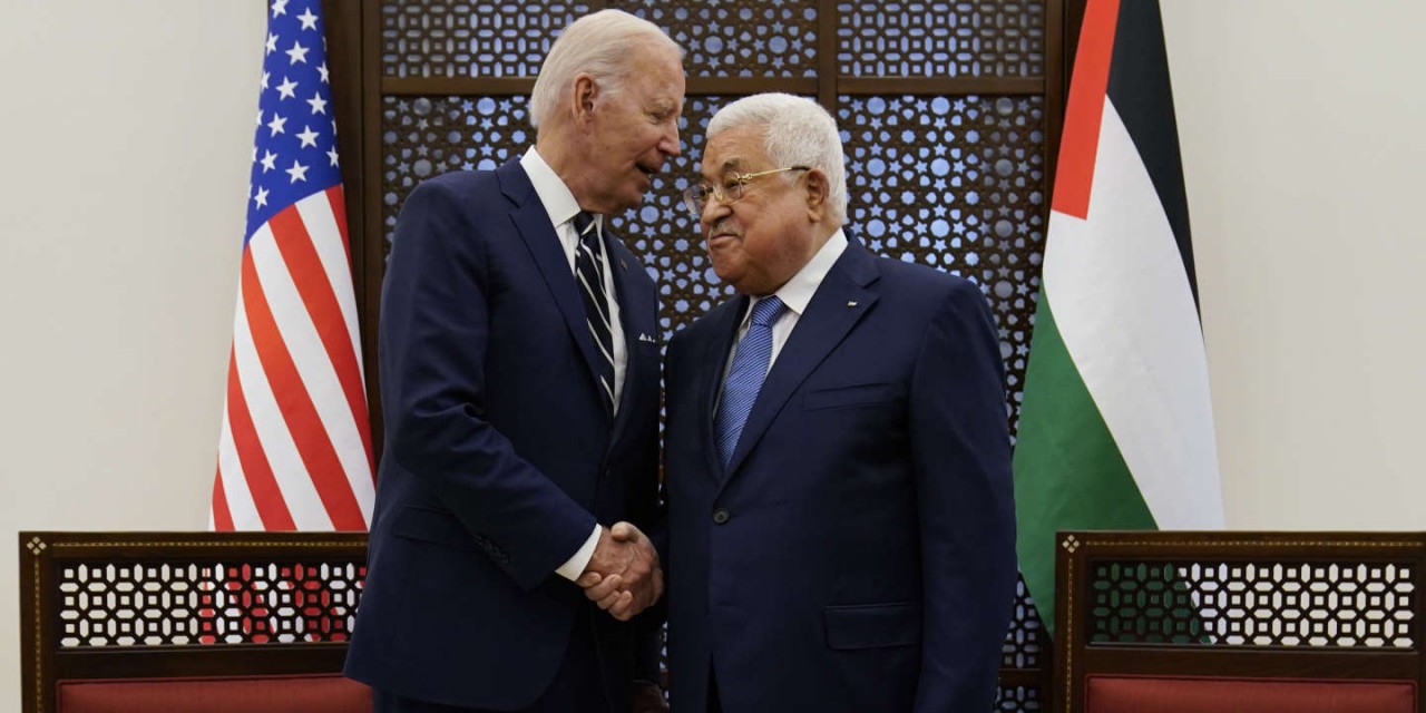 (07.31) Tổng thống Mỹ Joe Biden và người đồng cấp Palestine Mahmoud Abbas trong cuộc gặp ngày 15/7. (Nguồn: AP)