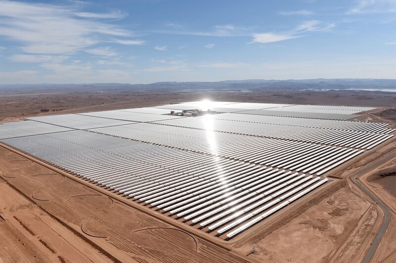 (08.05) Tổ hợp nhà máy điện mặt trời Noor tại Morocco (Nguồn: AFP)