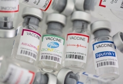 Tranh cãi về mũi thứ ba vaccine Covid-19: Giấc mơ hay ác mộng?