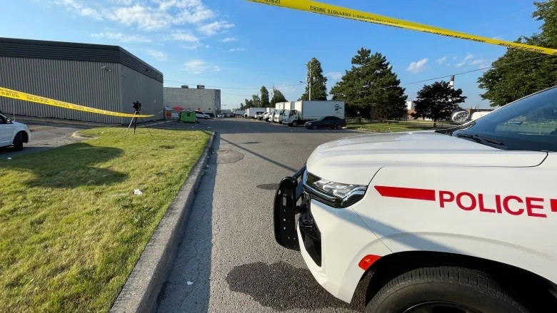 (08.02) Hiện trưởng vụ xả súng rạng sáng ngày 1/8 tại thị trấn Ajax, tỉnh Ontario, Canada. (Nguồn: CBC)