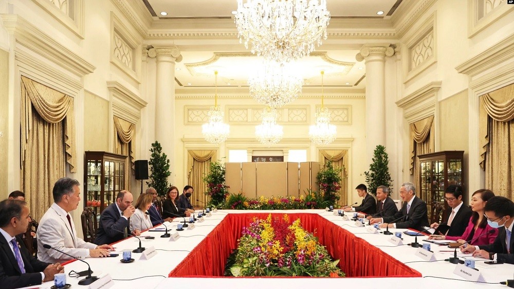(08.02) Chủ tịch Hạ viện Mỹ Nancy Pelosi và Thủ tướng Singapore Lý Hiển Long hội đàm song phương ngày 1.8 tại Singapore. (Nguồn AP).jpg
