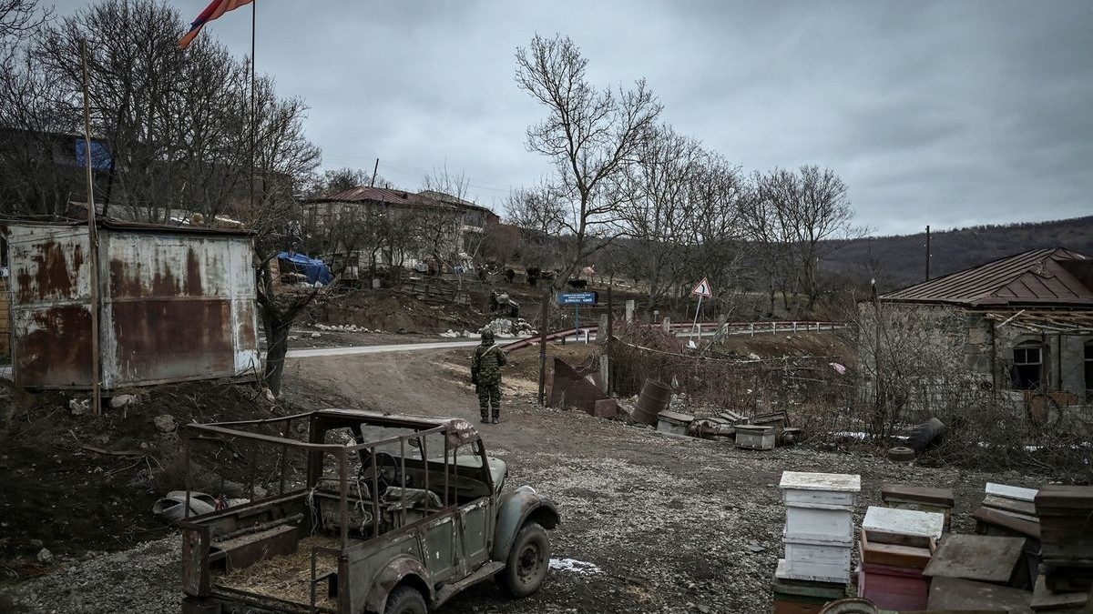 Tình hình Nagorno-Karabakh: Azerbaijan chiếm cao điểm, phe ly khai ban bố lệnh động viên, EU và Nga lên tiếng
