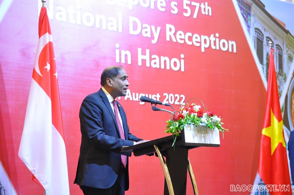 Đại sứ Singapore tại Việt Nam Jaya Ratnam bày tỏ sự vui mừng vì có thể tổ chức buổi lễ Quốc khánh theo hình thức trực tiếp sau 3 năm gián đoạn. (Ảnh: Minh Quân)