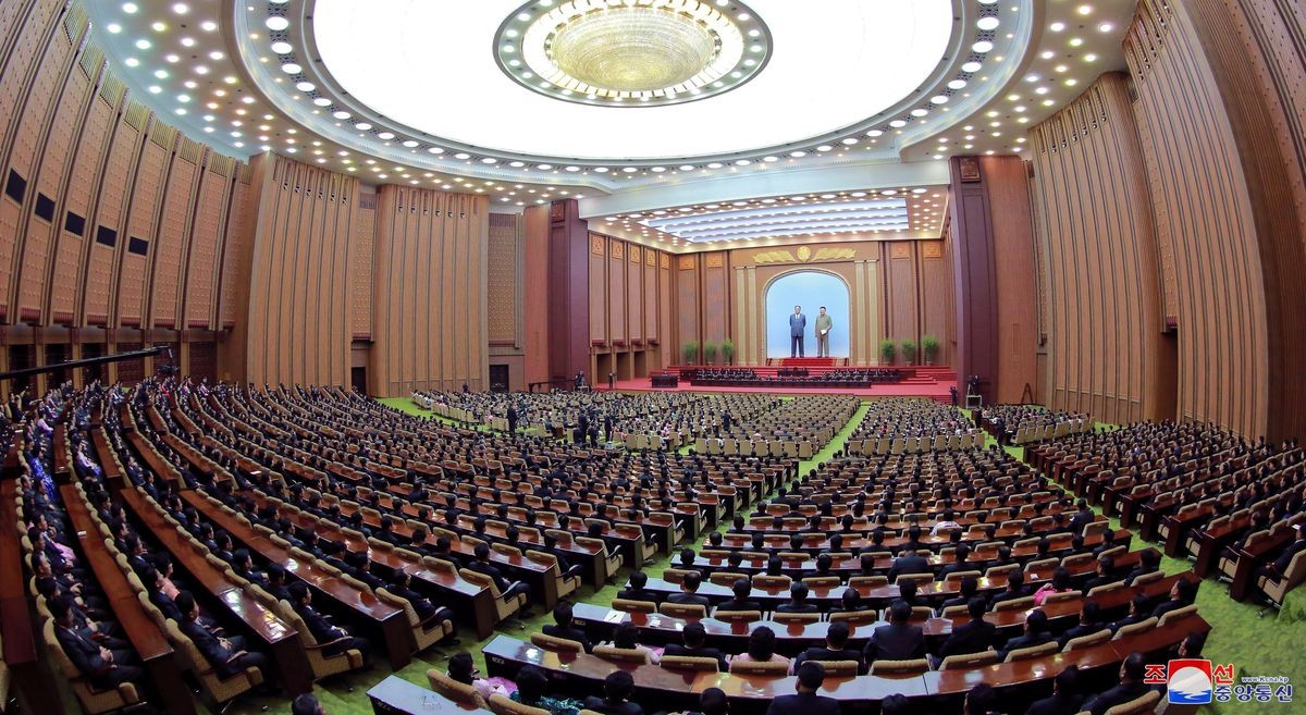 (08.08) Toàn cảnh một phiên họp của Quốc hội Triều Tiên tại Nghị sự quán Vạn Thọ Đài ở thủ đô Bình Nhưỡng, Triều Tiên. (Ảnh: KCNA)