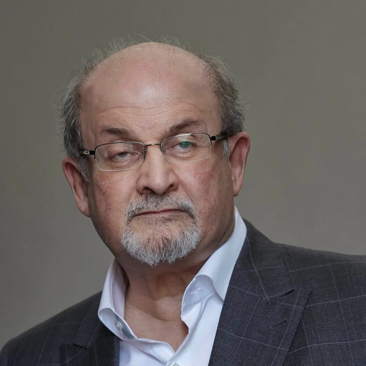 (08.14) Nhà văn Mỹ gốc Ấn Độ Salman Rushdie. (Nguồn: AP)