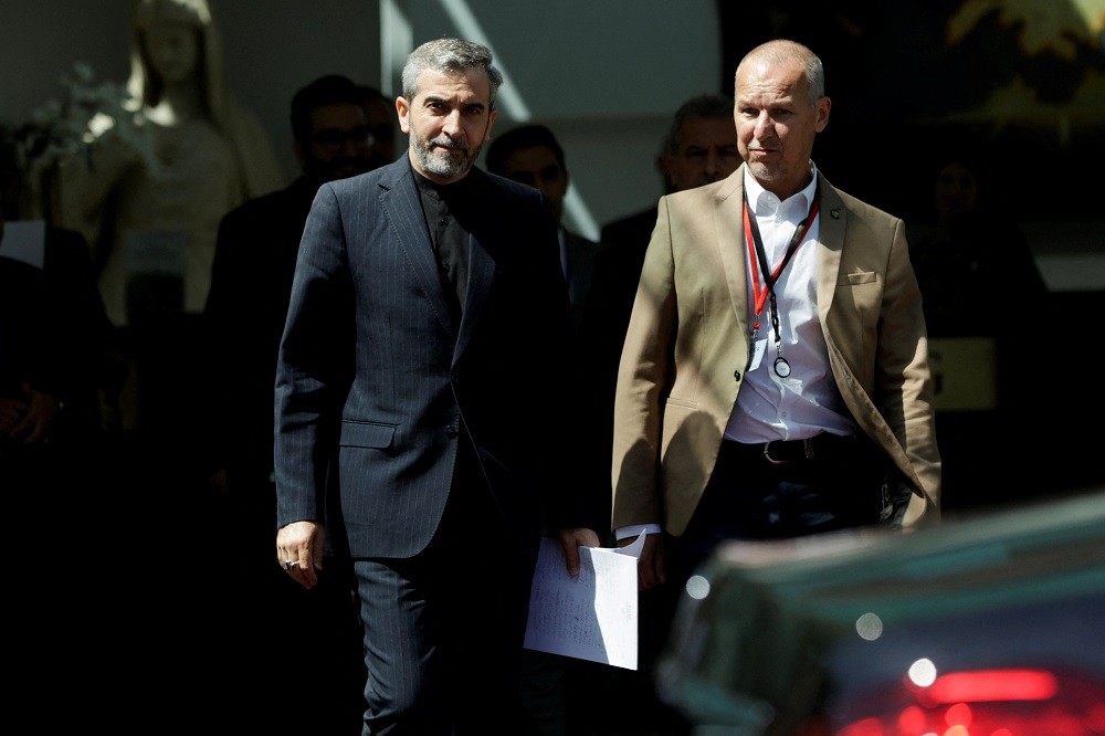 (08.14) Trưởng đoàn về đàm phán thỏa thuận hạt nhân của Iran, ông Ali Bagheri Kani tại Khách sạn Palais Coburg, Áo, địa điểm diễn ra thảo luận giữa các bên. (Nguồn: Reuters)