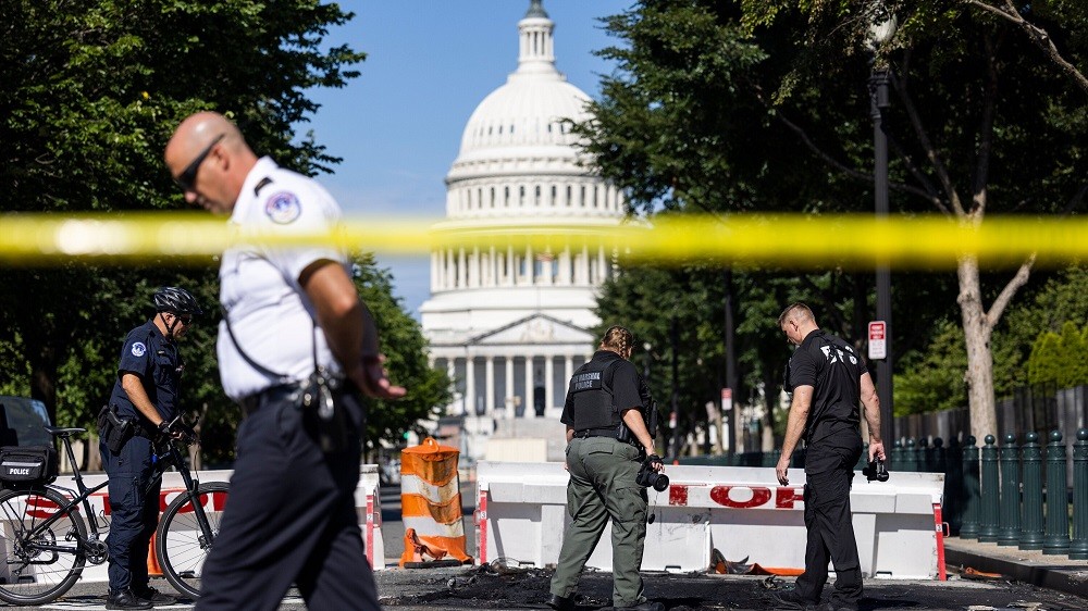 (08.15) Cảnh sát Mỹ tại hiện trường vụ nổ súng gần đồi Capitol, thủ đô Washington D.C., Mỹ. (Nguồn: EPA/Shutterstock)