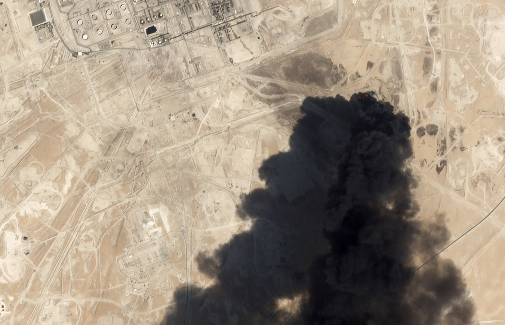 Nhà máy lọc dầu Saudi Arabia bị tấn công: Thảm hoạ hay “sự cố”?