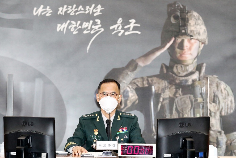 (09.12) Tham mưu trưởng Quân đội Hàn Quốc, Tướng Nam Yeong-shin trong buổi điều trần của Quốc hội Hàn Quốc tháng 10.2020. (Nguồn YNA)