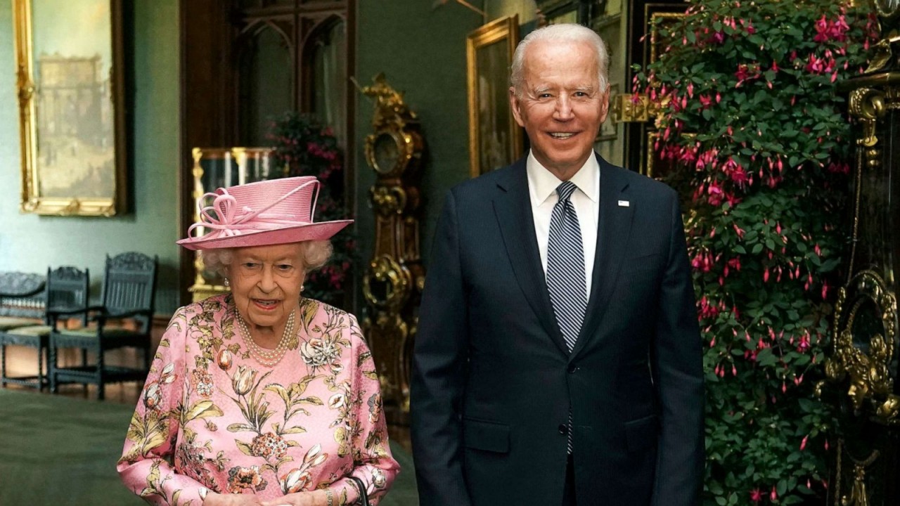 (09.09) Tổng thống Mỹ Joe Biden đã gửi lời chia buồn với nước Anh sau khi Nữ hoàng Anh Elizabeth II qua đời - Ảnh: Tổng thống Mỹ Joe Biden và Nữ hoàng Anh Elizabeth II tháng 6/2021. (Nguồn: Getty Images)
