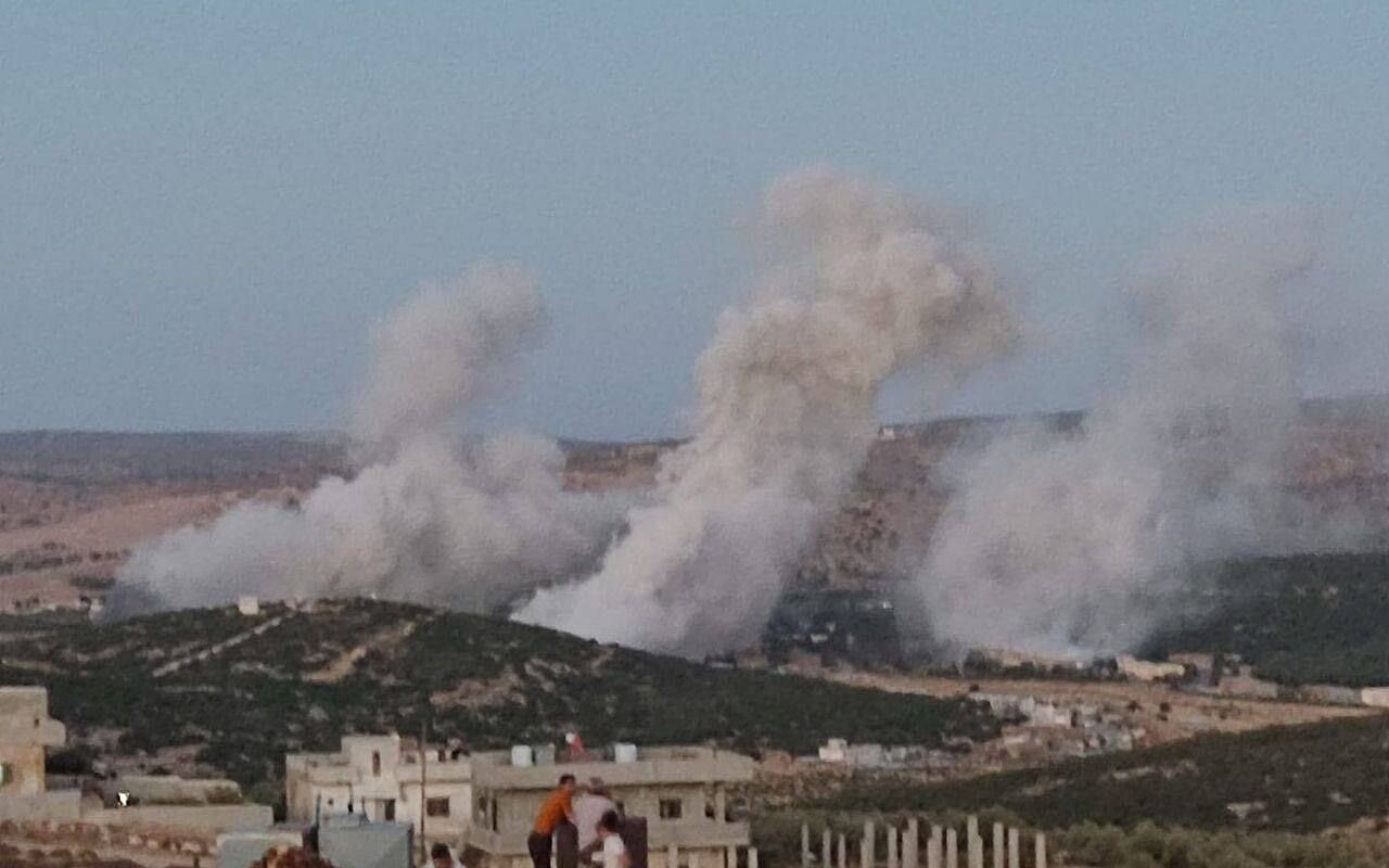 (09.13) Khói bốc lên từ cơ sở Masyaf của Iran tại Syria sau một cuộc tấn công của lực lượng Israel ngày 25/8/2022. (Nguồn: Times of Israel)