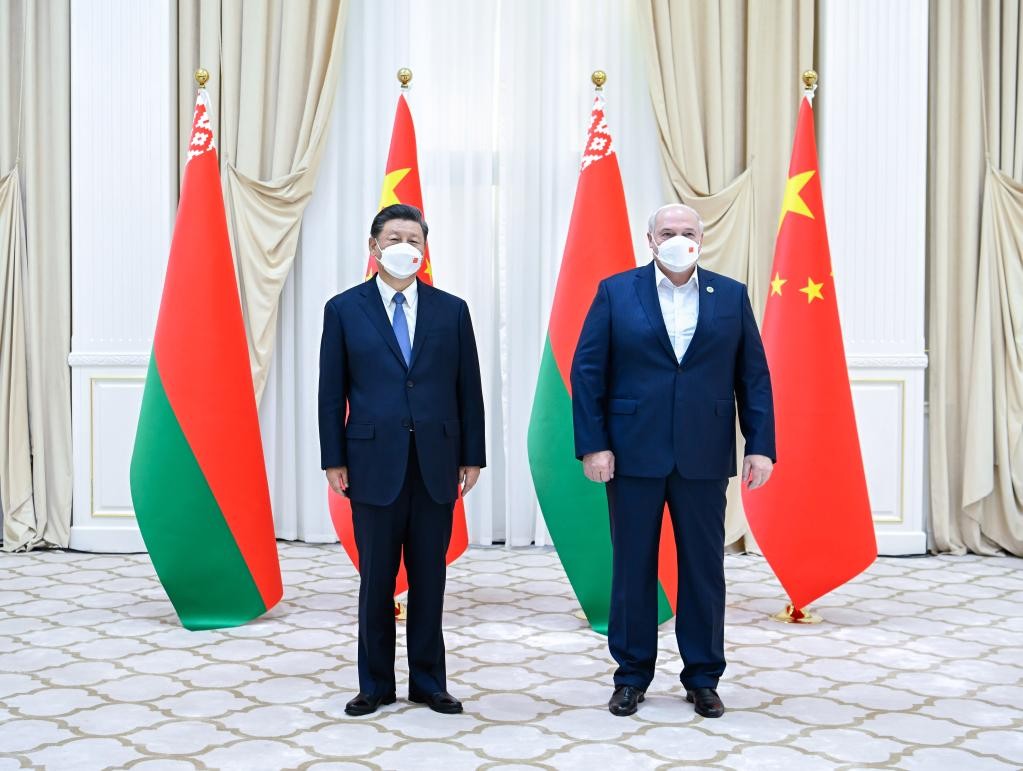 (09.16) Chủ tịch Trung Quốc Tập Cận Bình và Tổng thống Belarus Alexander Lukashenko trong cuộc gặp bên lề Thượng đỉnh SCO ngày 15/9. (Nguồn: AFP)
