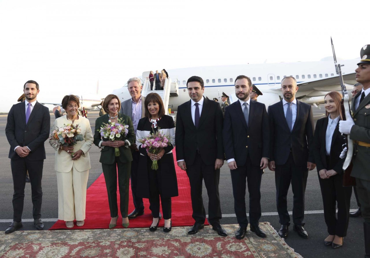 (09.18) Chủ tịch Hạ viện Mỹ Nancy Pelosi đã tới Yerevan và sẽ hội đàm với Thủ tướng Armenia cùng nhiều quan chức cấp cao về tình hình Nagorno-Karabakh. (Nguồn: AP)