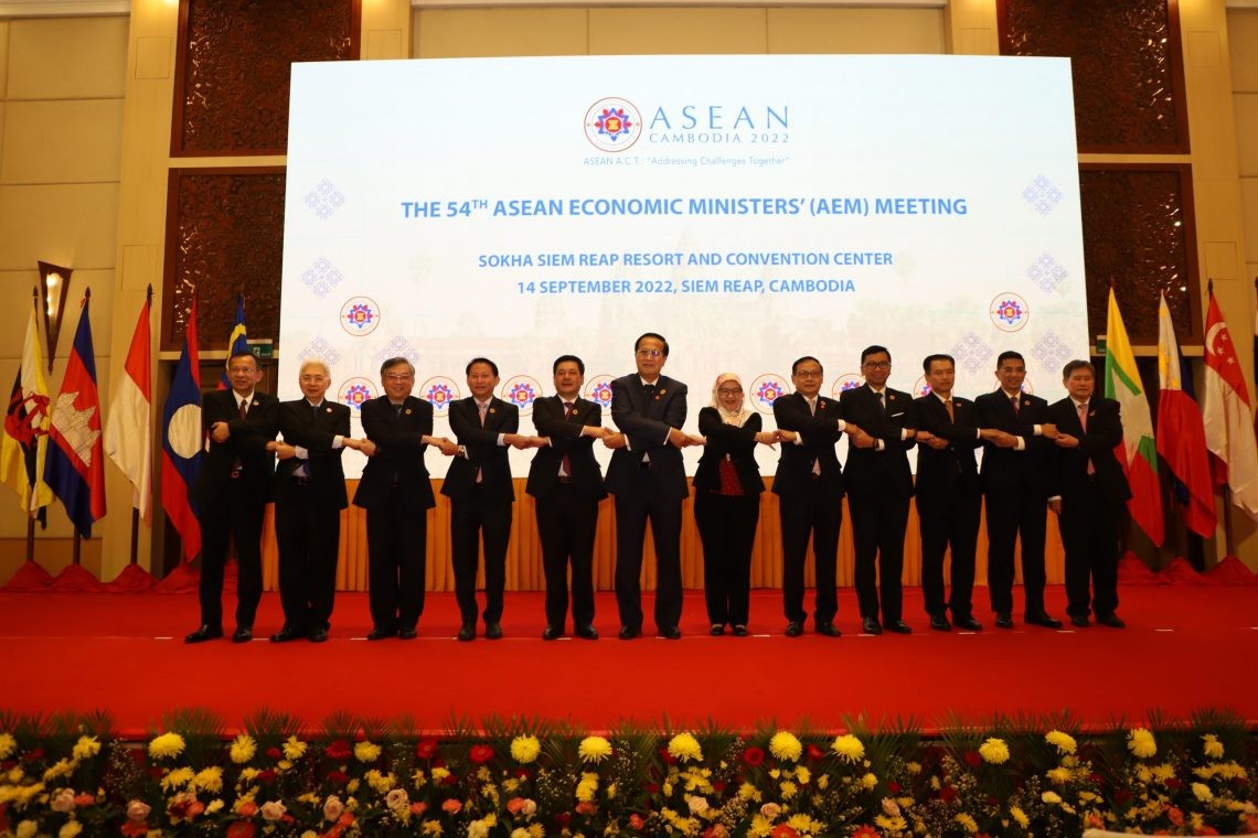 (09.18) Các bộ trưởng chụp ảnh lưu niệm tại lễ khai mạc AEM-54. (Nguồn: ASEAN.org)