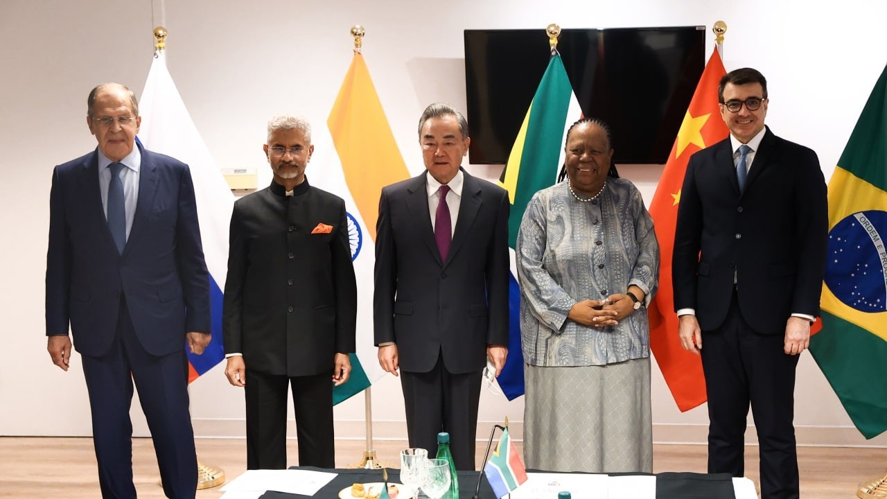 BRICS ủng hộ giải quyết khủng hoảng bằng biện pháp hòa bình