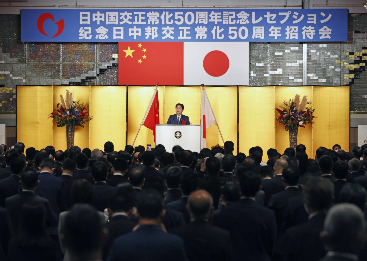 (09.29) Ngoại trưởng Nhật Bản Yoshimasa Hayashi phát biểu tại lễ kỷ niệm 50 năm quan hệ Trung-Nhật. (Nguồn: Kyodo)