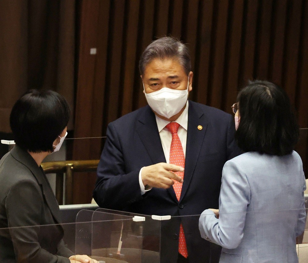 (09.30) Ngoại trưởng Hàn Quốc Park Jin bị đảng DP, đảng đối lập chiếm đa số tại Quốc hội nước này, đề xuất miễn nhiệm. (Nguồn: YNA)