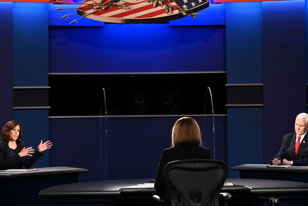 Cuộc tranh luận 'lạ' giữa Harris-Pence. Ba điểm nhấn đáng chú ý