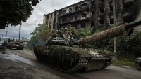 Xung đột Nga-Ukraine: Tổng thống Zelensky kêu gọi hỗ trợ phòng không; cầu ở Kherson bị tấn công, Kiev-Moscow thông tin trái chiều