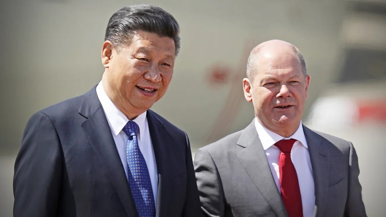 (10.10) Quan hệ ngày càng trắc trở giữa Trung Quốc với châu Âu nói chung và Đức nói riêng đã tác động đáng kể tới tốc độ tăng trưởng kinh tế của Berlin - Ảnh: Chủ tịch Trung Quốc Tập Cận Bình và ông Olaf Scholz, khi đó còn là Phó Thủ tướng Đức, tại Thượng đỉnh G20 Hamburg (Nguồn: Getty Images)