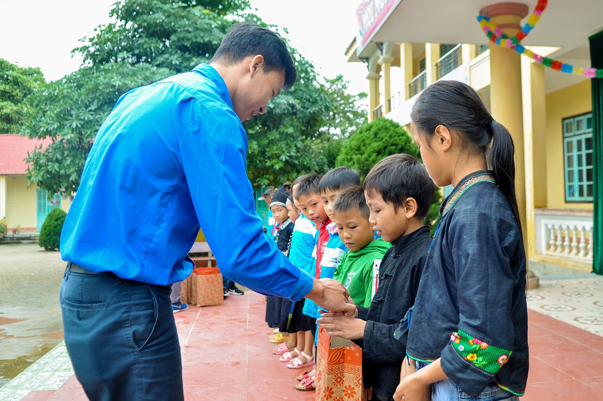 thanh nien ngoai giao nho nguon de giu nuoc