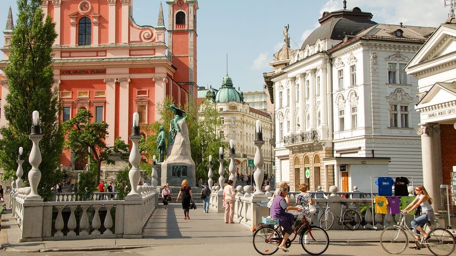 (11.22) Một góc phố tại Ljubljana, thủ đô của Slovenia. (Nguồn: Rich Steves Europe)